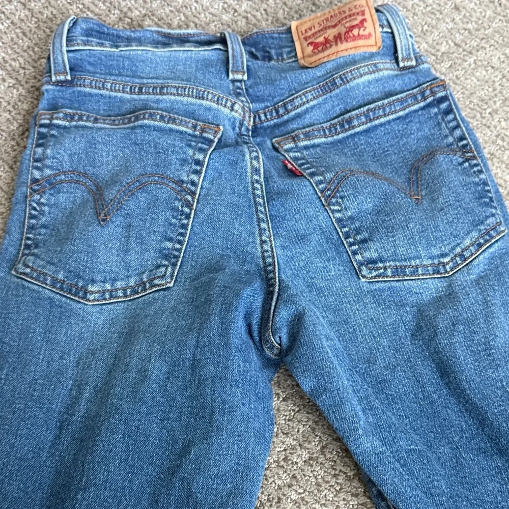 Levi's Wedgie Straight Denim Jeans - Blue with Brown Stitching - Picture 4 of 8
